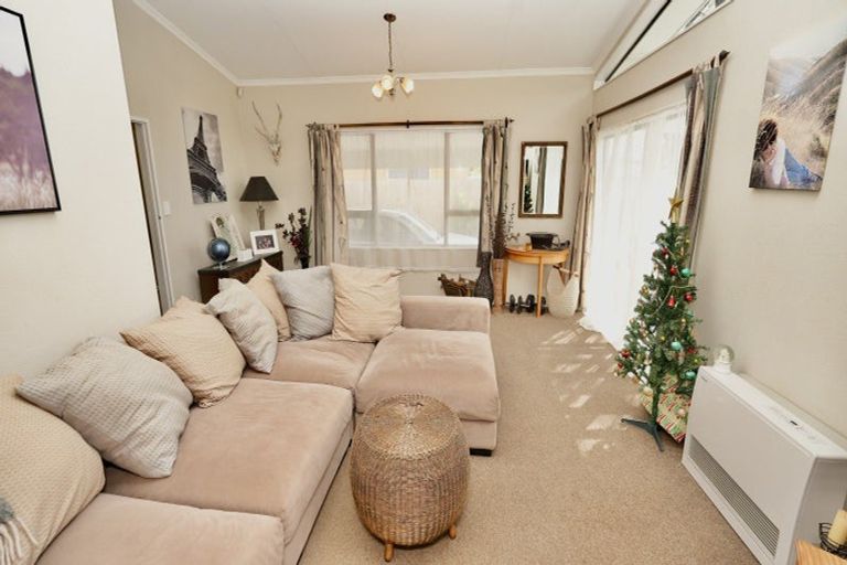 Photo of property in 62 Acacia Street, Kelvin Grove, Palmerston North, 4414