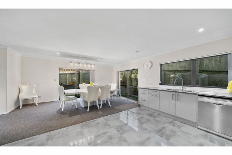 Photo of property in 14 Kereru Rise, Papakura, 2110