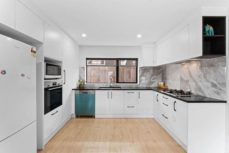 Photo of property in 222c Pakuranga Road, Pakuranga Heights, Auckland, 2010