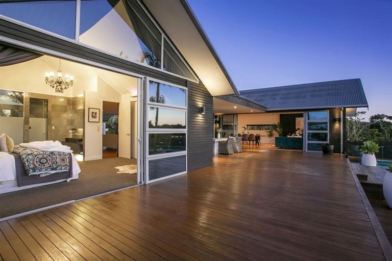 Photo of property in 6 Kerema Way, Schnapper Rock, Auckland, 0632