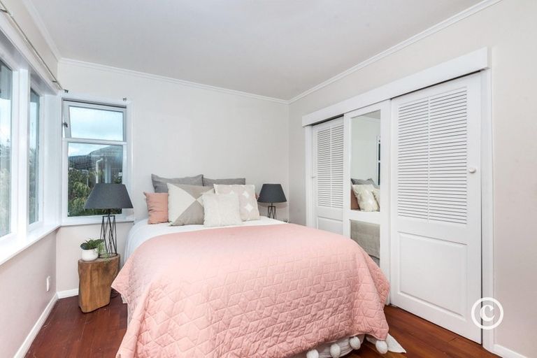 Photo of property in 53 Kiwi Crescent, Tawa, Wellington, 5028