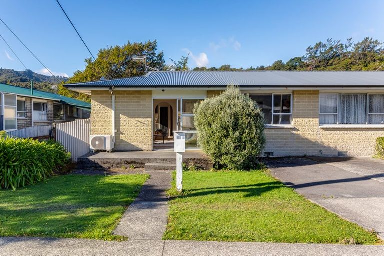 Photo of property in 95a Main Road, Wainuiomata, Lower Hutt, 5014
