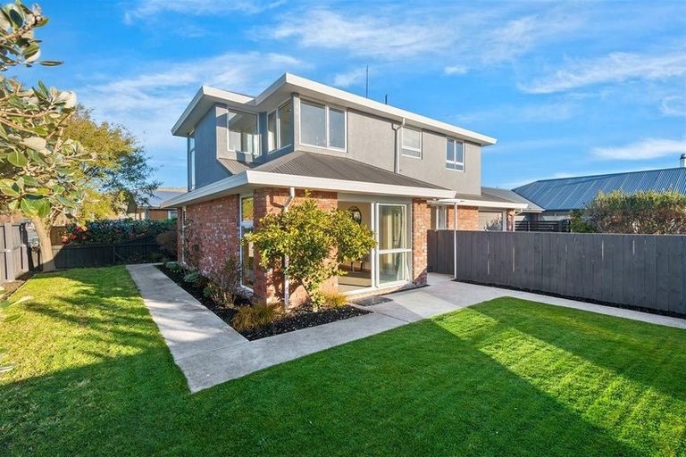 Photo of property in 1/121 Wilsons Road, Saint Martins, Christchurch, 8022
