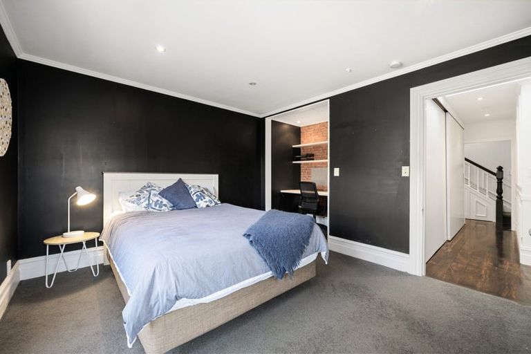 Photo of property in 18 Farm Road, Northland, Wellington, 6012