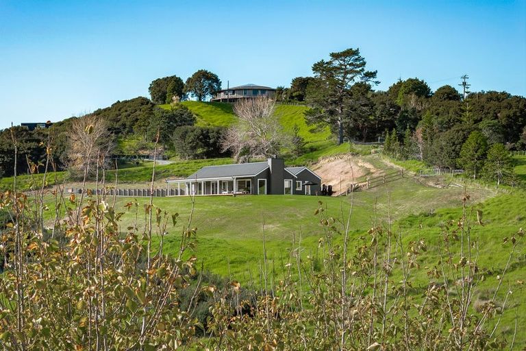 Photo of property in 48 Upper Whangateau Road, Big Omaha, 0985