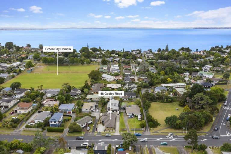 Photo of property in 48 Godley Road, Green Bay, Auckland, 0604