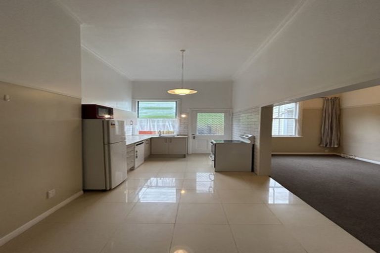 Photo of property in 36 The Parade, Island Bay, Wellington, 6023