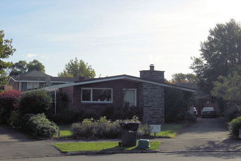 Photo of property in 27 Tuirau Place, Ilam, Christchurch, 8041