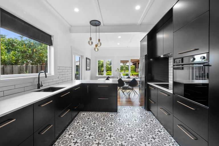 Photo of property in 20 Wallace Place, Westown, New Plymouth, 4310