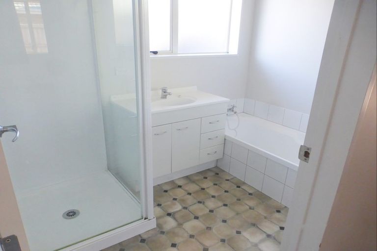 Photo of property in 12 Kydd Lane, Hornby, Christchurch, 8042