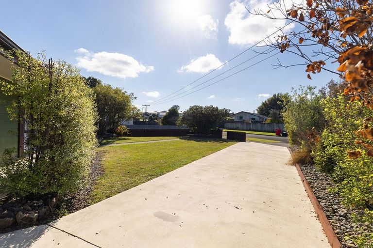 Photo of property in 1 Lydia Place, Kelvin Grove, Palmerston North, 4414