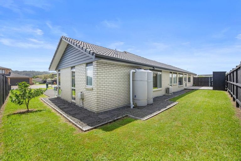 Photo of property in 8a Maple Lane, Huapai, Kumeu, 0810
