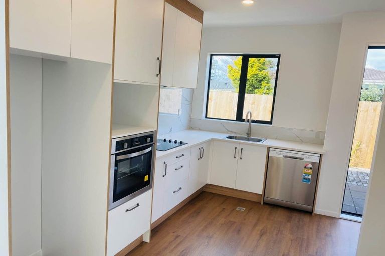 Photo of property in 5/4 Bittern Place, Henderson, Auckland, 0610