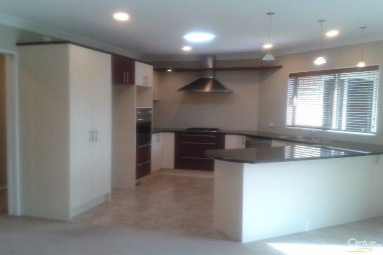 Photo of property in 9 Elwyn Close, Flat Bush, Auckland, 2016