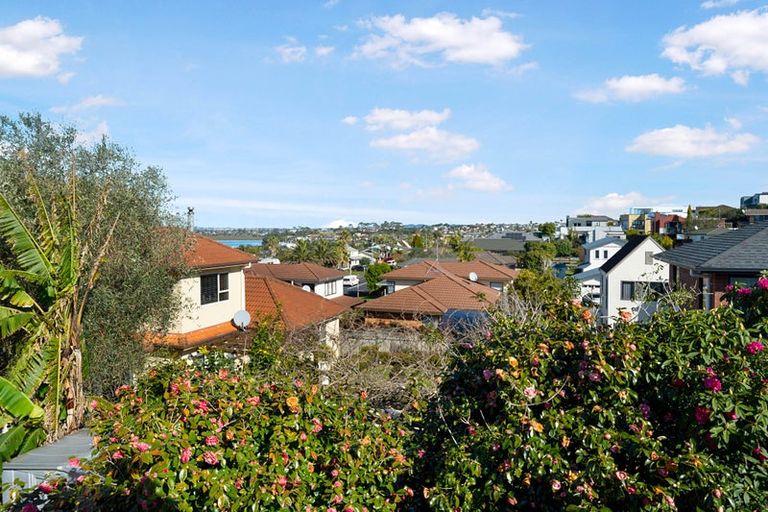 Photo of property in 6 Glucina Avenue, West Harbour, Auckland, 0618