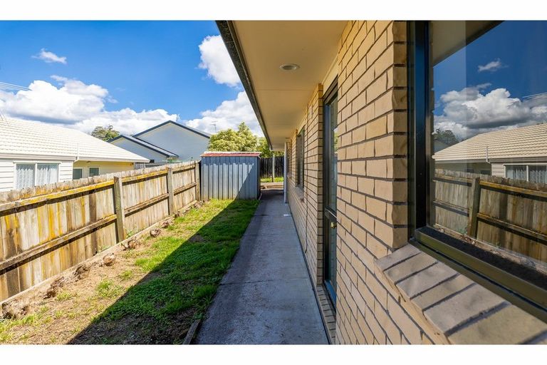 Photo of property in 4 Cloghan Close, Massey, Auckland, 0614
