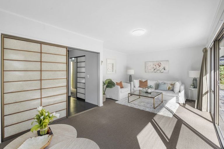 Photo of property in 2/5 Hanlon Crescent, Narrow Neck, Auckland, 0624