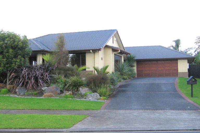 Photo of property in 11 Millisle Place, East Tamaki Heights, Auckland, 2016