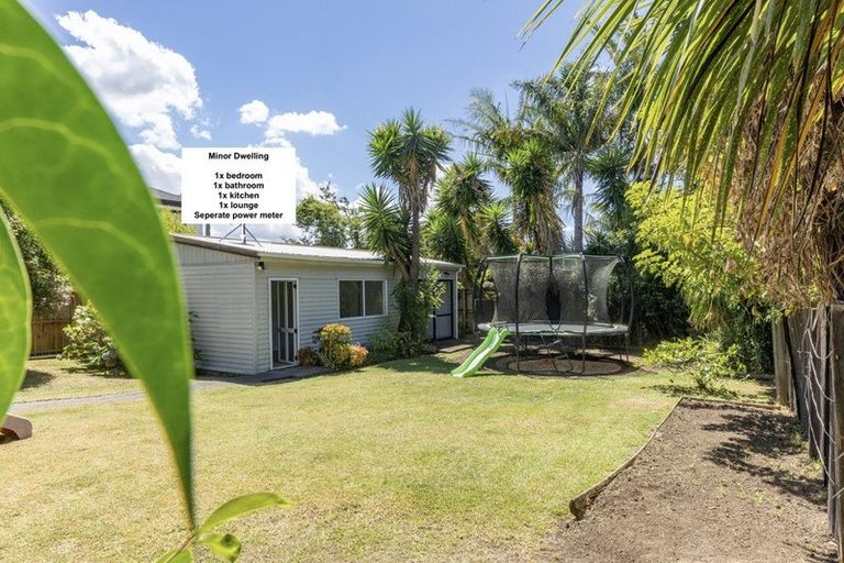Photo of property in 25 Taipari Road, Te Atatu Peninsula, Auckland, 0610