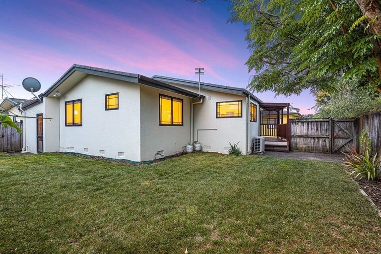 Photo of property in 19 Clover Drive, Henderson, Auckland, 0610
