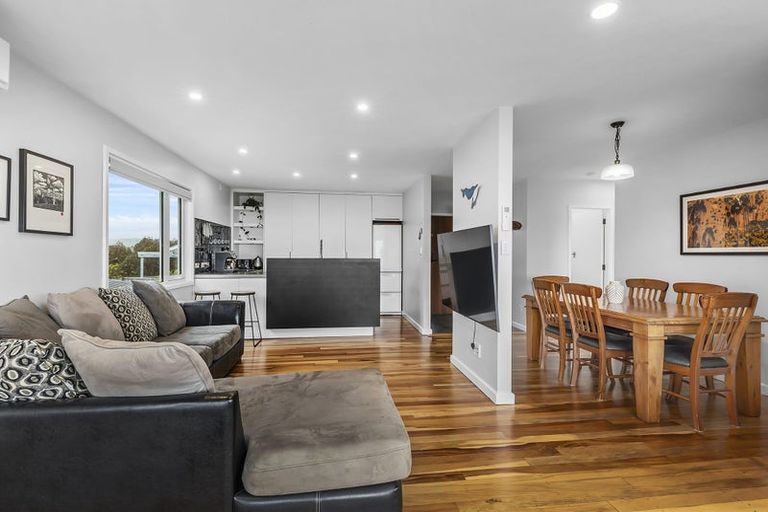 Photo of property in 92 Kahu Road, Paremata, Porirua, 5024