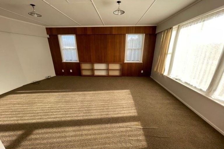 Photo of property in 96 Edmonton Road, Henderson, Auckland, 0612