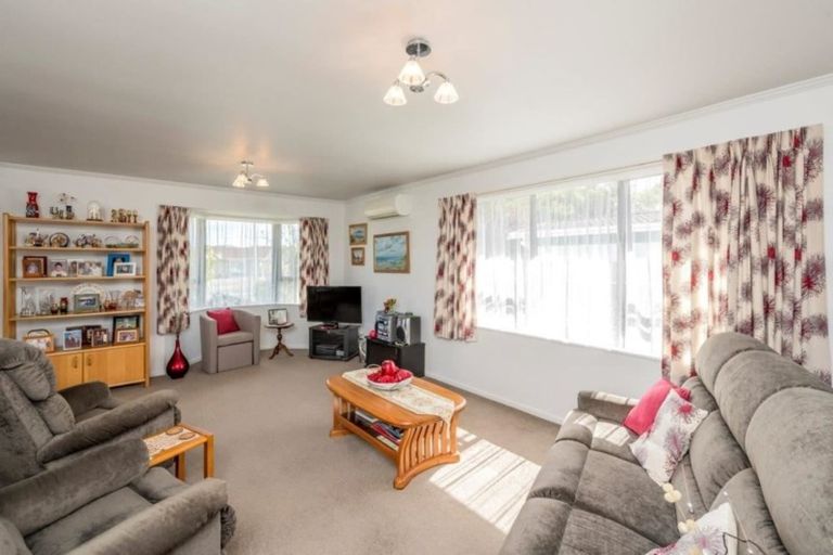 Photo of property in 15 Oriwa Street, Waikanae, 5036