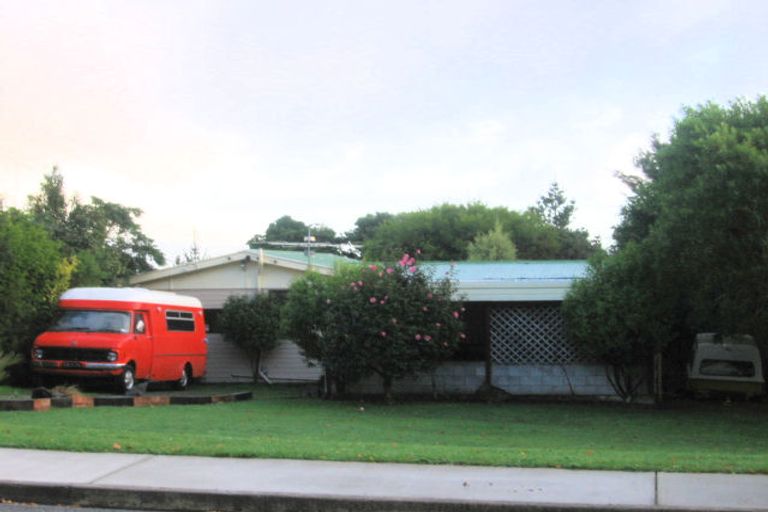 Photo of property in 20 Matenga Street, Waikanae, 5036