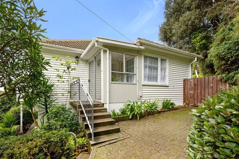 Photo of property in 15 Ngatitoa Street, Tawa, Wellington, 5028