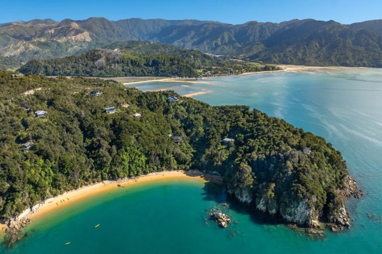 Photo of property in 180 Tokongawa Drive, Kaiteriteri, Motueka, 7197