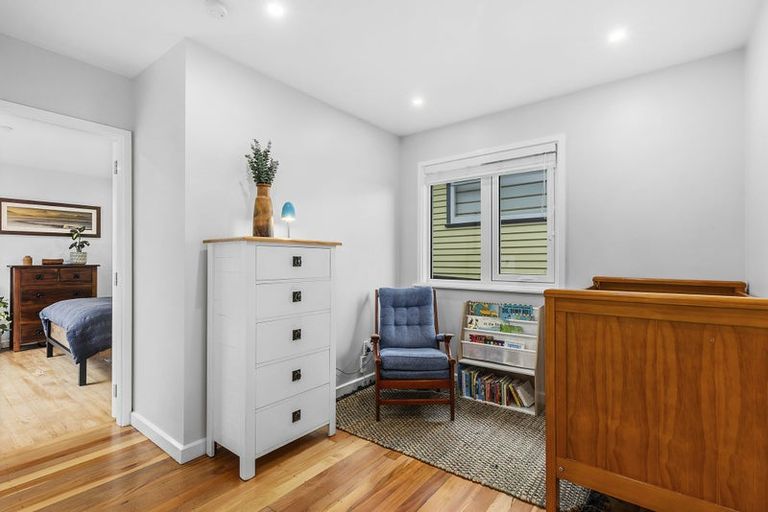 Photo of property in 92 Kahu Road, Paremata, Porirua, 5024