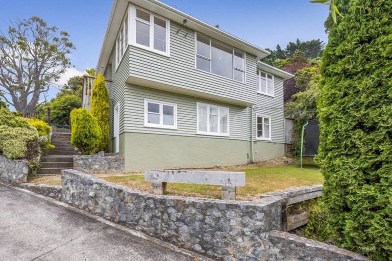 Photo of property in 10 Hill Grove, Naenae, Lower Hutt, 5011