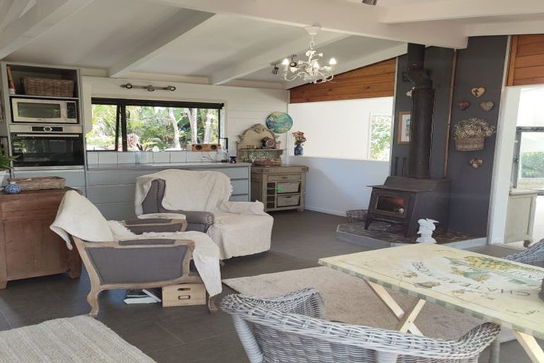 Photo of property in 15 Puriri Place, Tuateawa, Coromandel, 3583