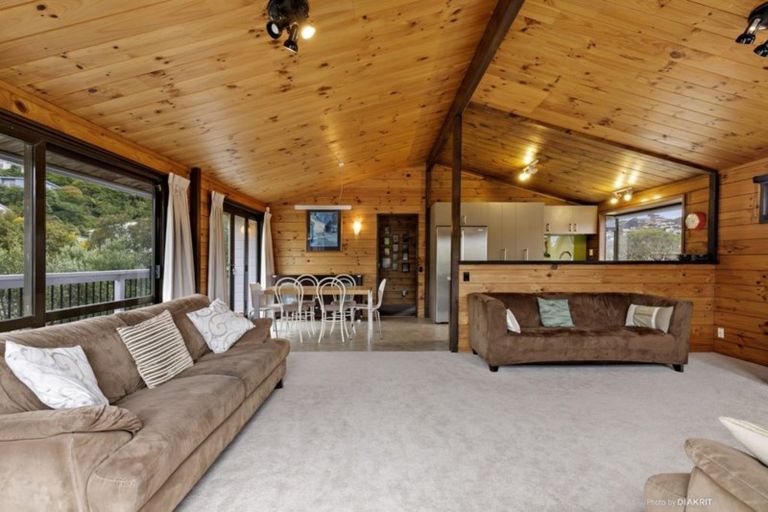 Photo of property in 25 Severn Street, Island Bay, Wellington, 6023