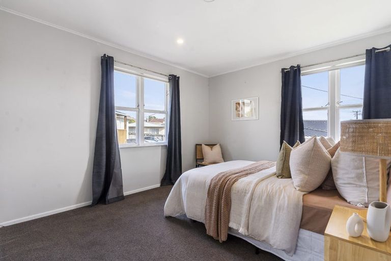 Photo of property in 13 Sheehan Road, Te Atatu South, Auckland, 0610