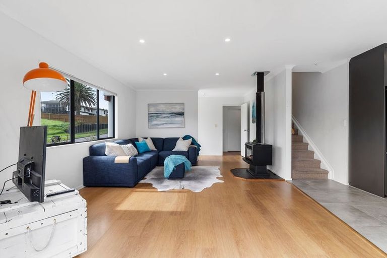 Photo of property in 8 Toomer Place, Beachlands, Auckland, 2018