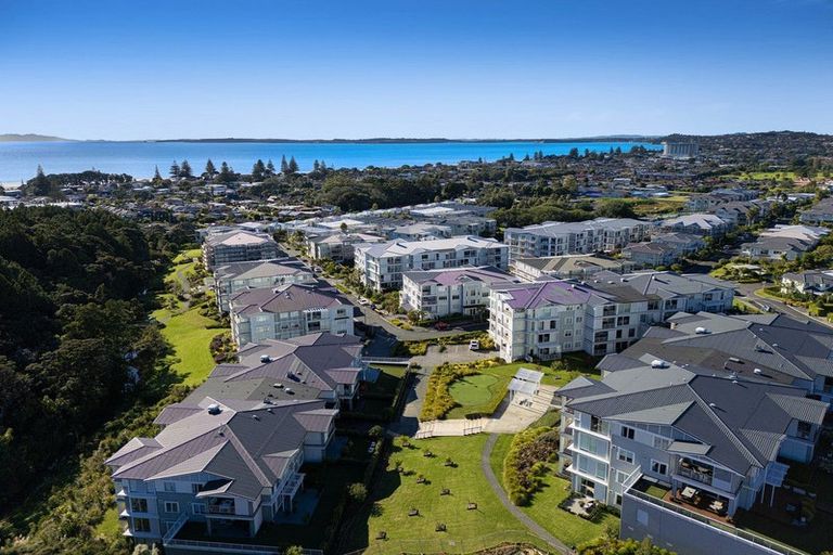 Photo of property in 152 Landmark Terrace, Orewa, 0931