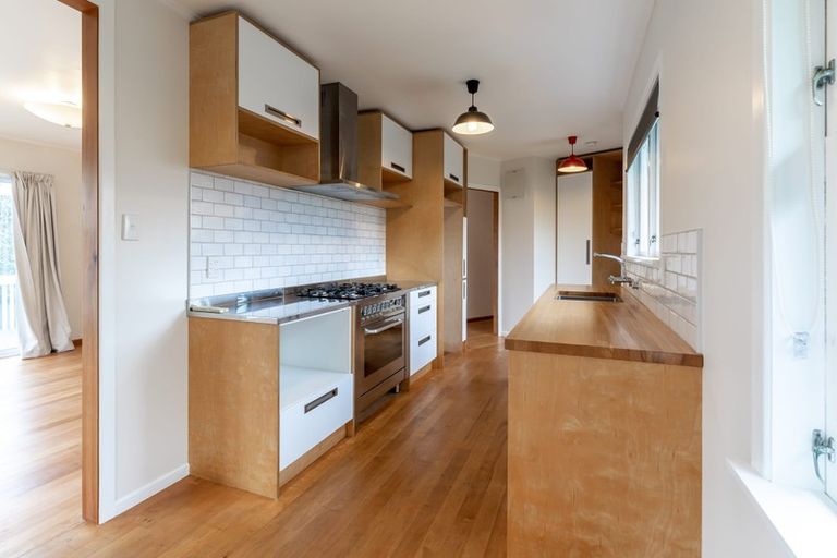 Photo of property in 73 Gloria Avenue, Te Atatu Peninsula, Auckland, 0610