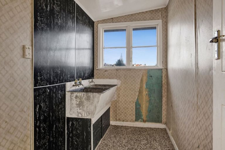 Photo of property in 30 Paritutu Road, Spotswood, New Plymouth, 4310