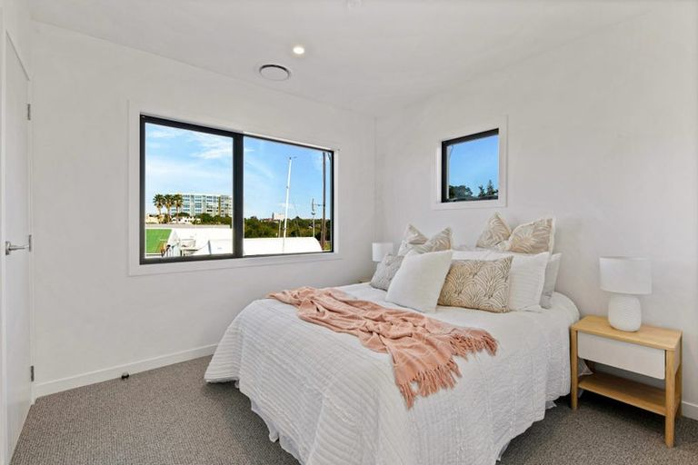 Photo of property in 2/1 Omana Road, Milford, Auckland, 0620