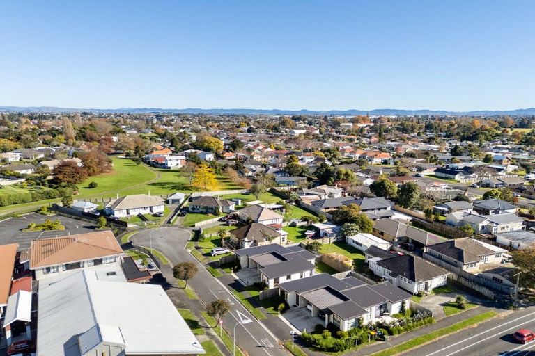 Photo of property in 1/4 Searancke Place, Fairfield, Hamilton, 3214