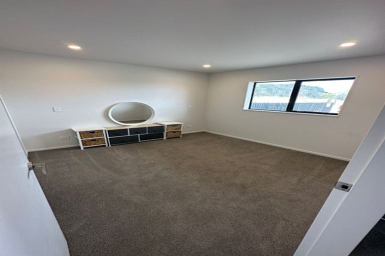 Photo of property in 39 Oakum Road, Whitby, Porirua, 5024