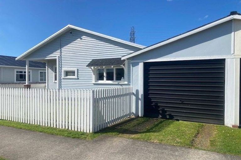 Photo of property in 373 Carrington Street, Upper Vogeltown, New Plymouth, 4310