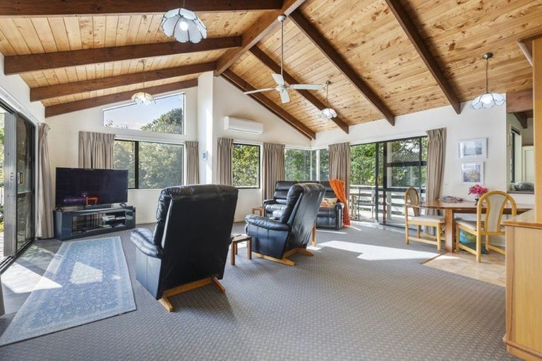 Photo of property in 60 Veale Road, Ridgewood, New Plymouth, 4371