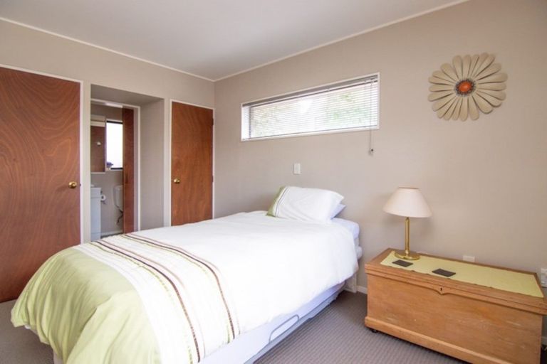 Photo of property in 8 Northbrook Court, Roslyn, Palmerston North, 4414