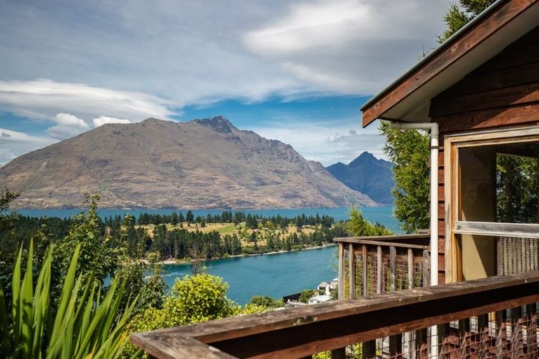 Photo of property in 12 Longwood Place, Queenstown, 9300