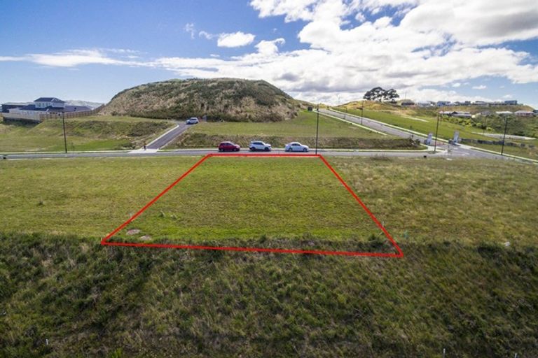 Photo of property in 30 Te Hoiere Street, Aotea, Porirua, 5024