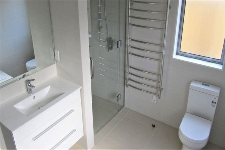 Photo of property in 9 Linden Avenue, Tawa, Wellington, 5028