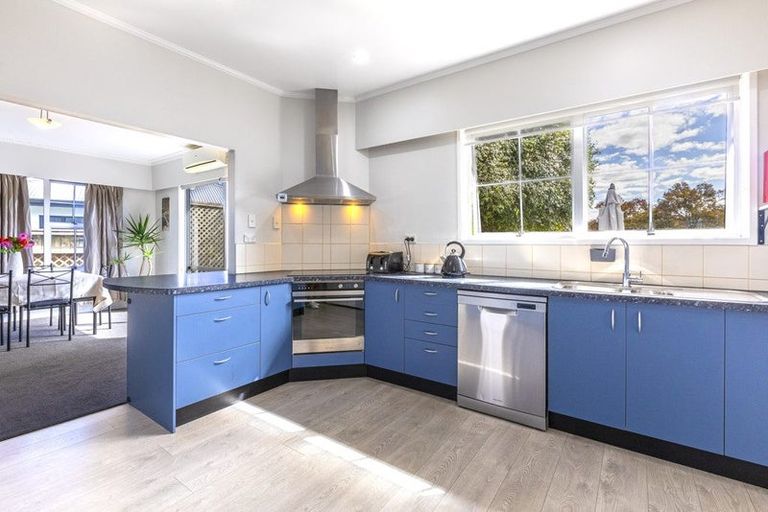 Photo of property in 114 Avondale Road, Taradale, Napier, 4112