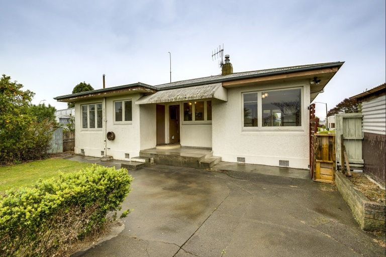 Photo of property in 1102 Heretaunga Street East, Parkvale, Hastings, 4122